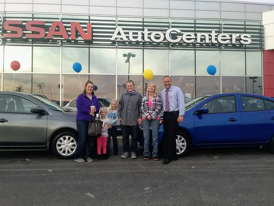 Green Light Auto Salesperson with family of five